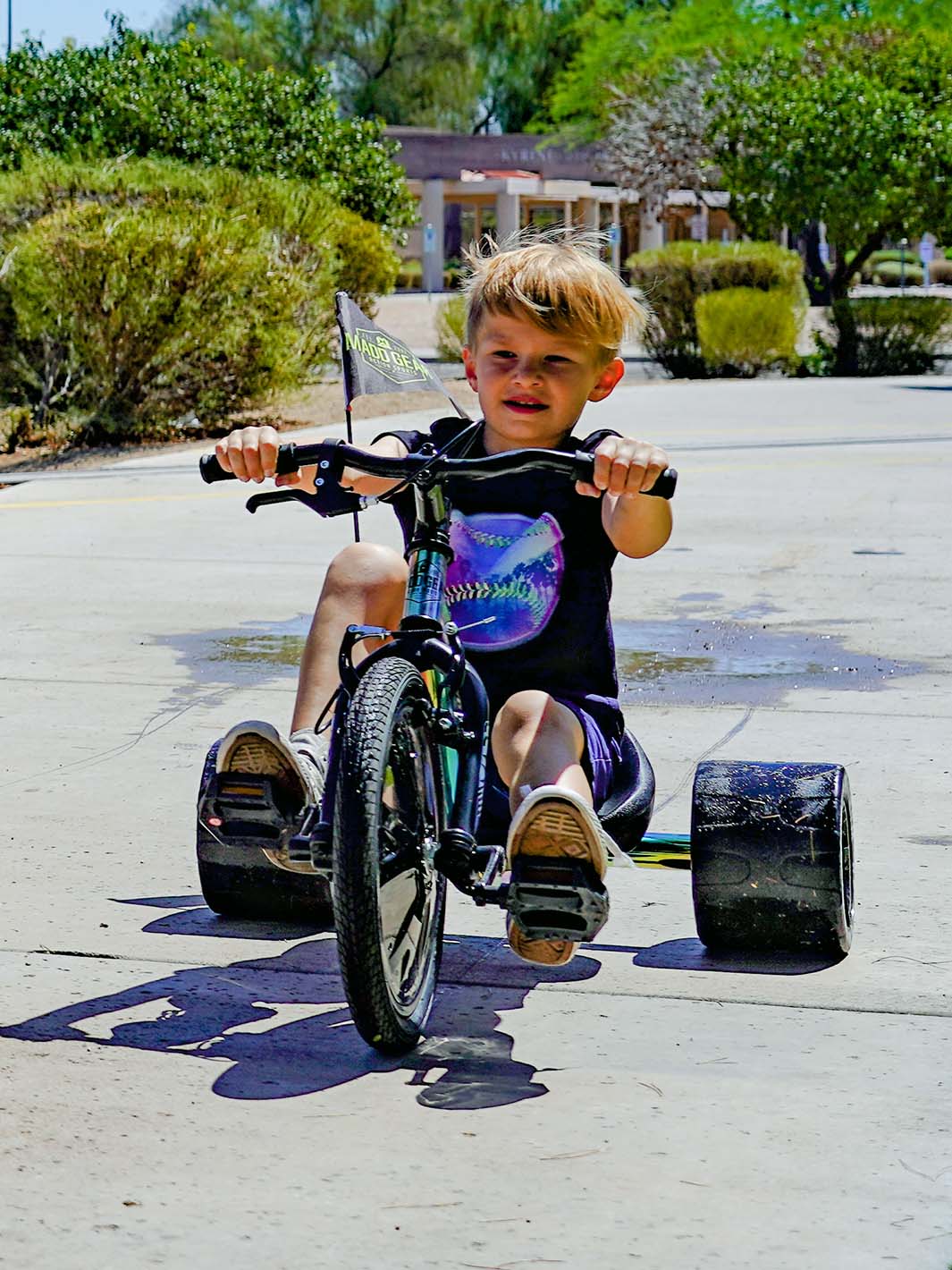 madd-gear-drift-trike-rouge-blanc-tricycle-drift-5-10-ans image 3