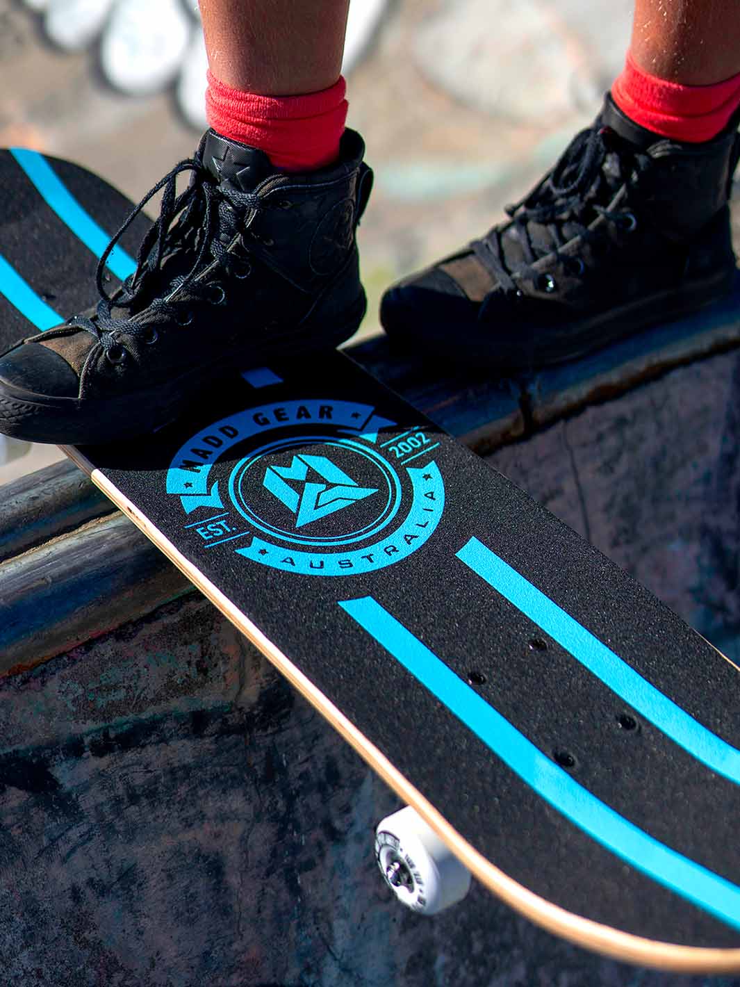 madd-gear-31-ltr-complete-skateboard-popsicle-zootoxin image 3
